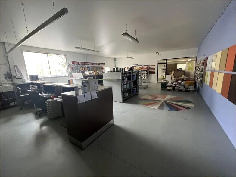 More Photos Of 12 Rue Du Terroir, Saint-Alban Flex For Lease