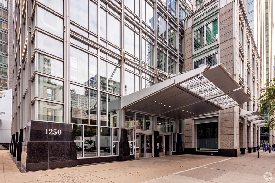 More Photos Of 1250 Boul René-Lévesque O, Montréal Office Residential For Lease