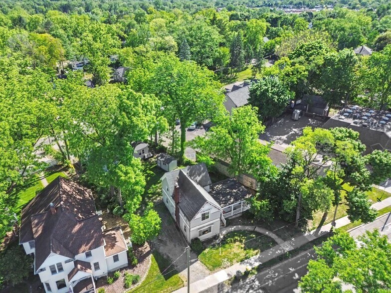 More Photos Of 33614 Grand River Ave, Farmington Apartments For Sale