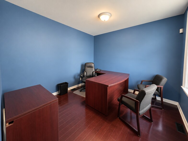More Photos Of 43 Worsley St, Barrie Office Residential For Lease