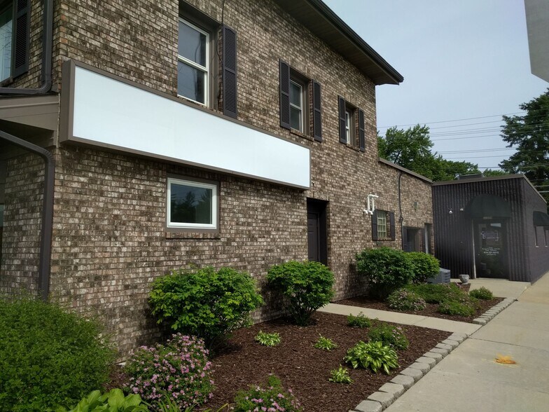 More Photos Of 11200-11216 W Greenfield Ave, West Allis Office For Lease