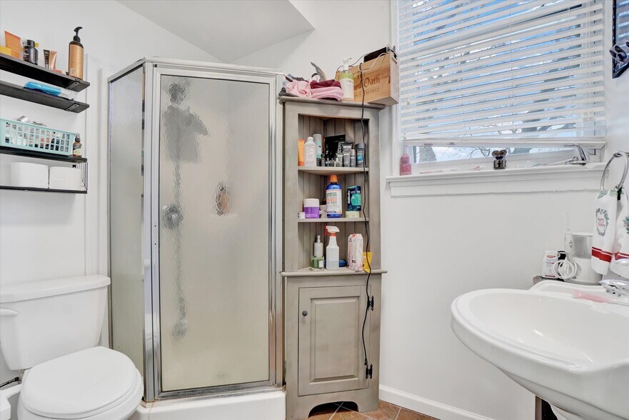 More Photos Of 1638 E Market St, York Flex For Sale