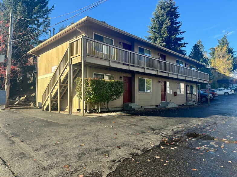 More Photos Of 109 W Casino Rd, Everett Apartments For Sale