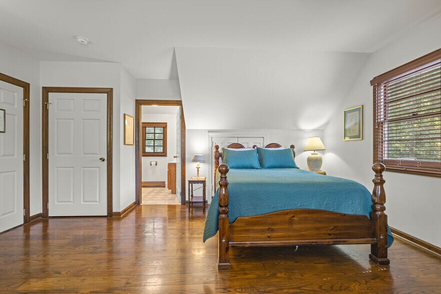 More Photos Of 40 Hospital Rd, Gettysburg Hotel For Sale