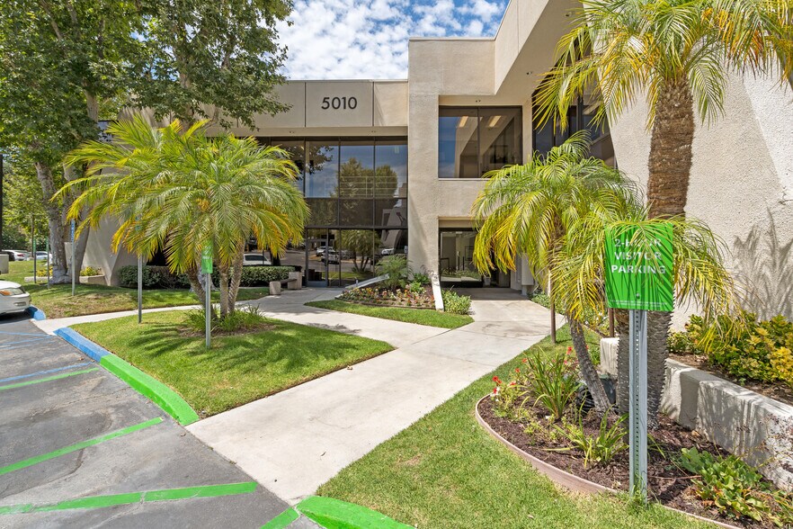 More Photos Of 5000 N Parkway Calabasas, Calabasas Unknown For Lease