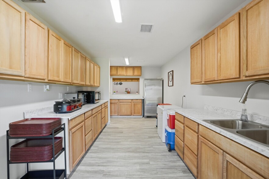 More Photos Of 8075 Lone Star Rd, Jacksonville Religious Facility For Sale