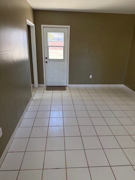 More Photos Of 8906 Norris Ave, Sun Valley Land For Lease