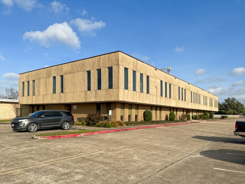 More Photos Of 606 Rollingbrook Dr, Baytown Coworking Space