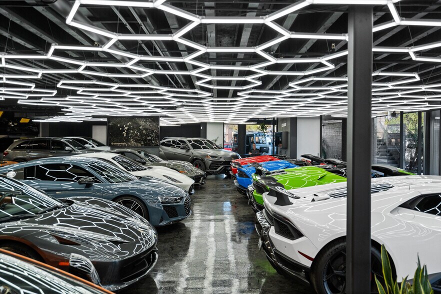 More Photos Of 14982 N 83rd Pl, Scottsdale Showroom For Sale