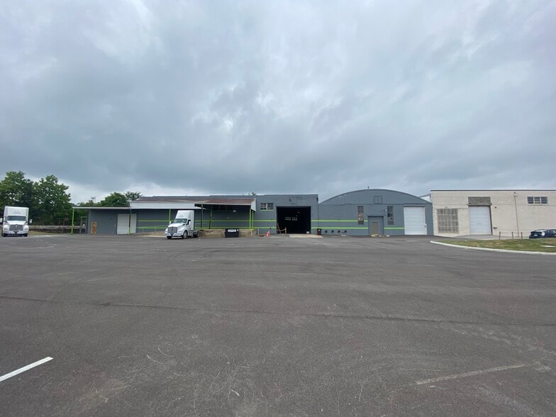 More Photos Of 134 W 38th St, Covington Warehouse For Sale