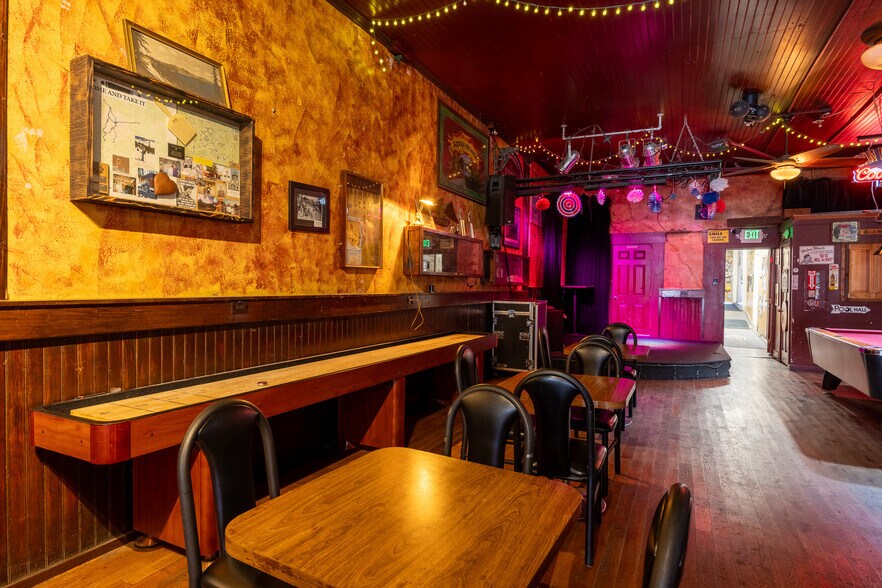 More Photos Of 406 N Mount Shasta Blvd, Mount Shasta Bar For Sale