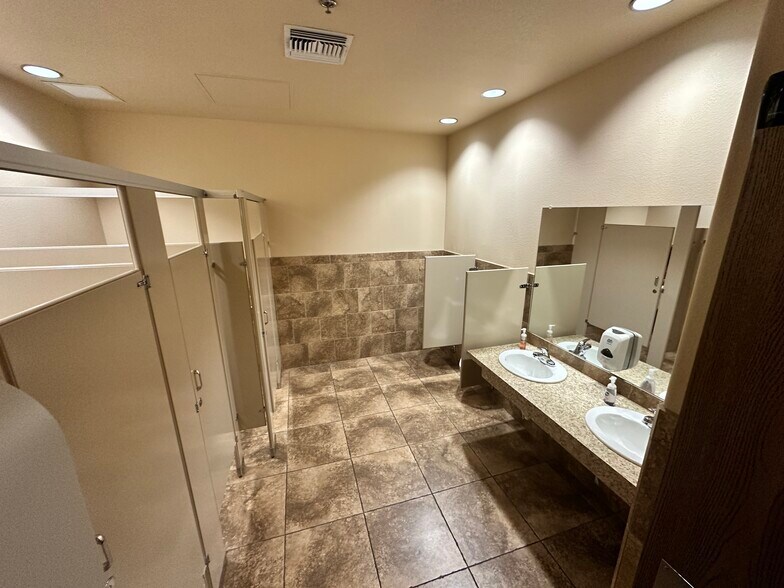 More Photos Of 4550 E Bell Rd, Phoenix Office For Sale