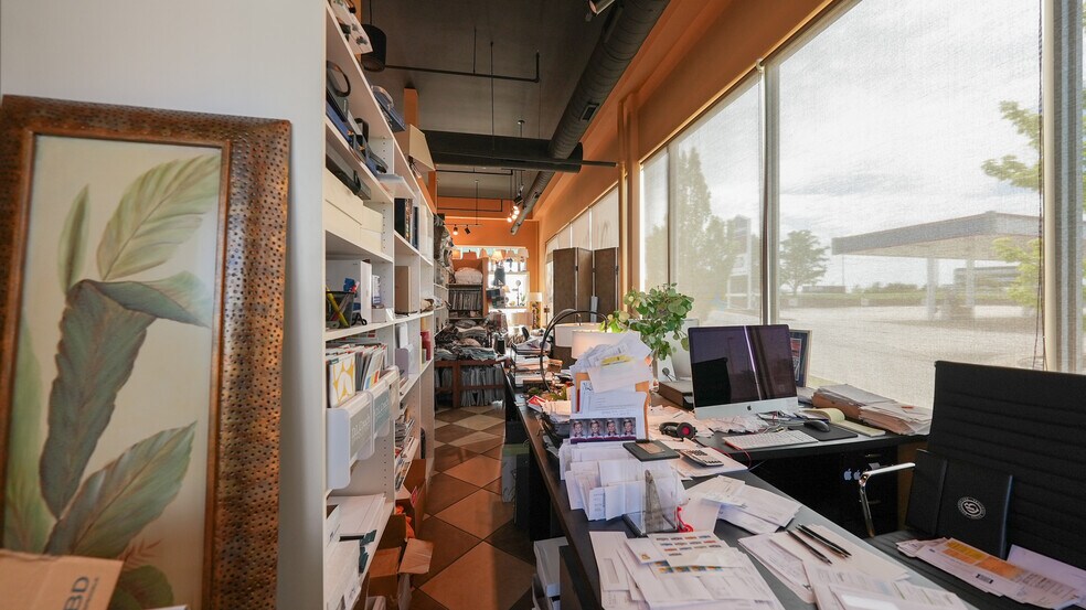 More Photos Of 2265 Bagnell Dam Blvd, Lake Ozark Office For Sale