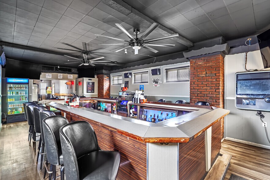 More Photos Of 2100 Spring St, Pittsburgh Bar For Sale