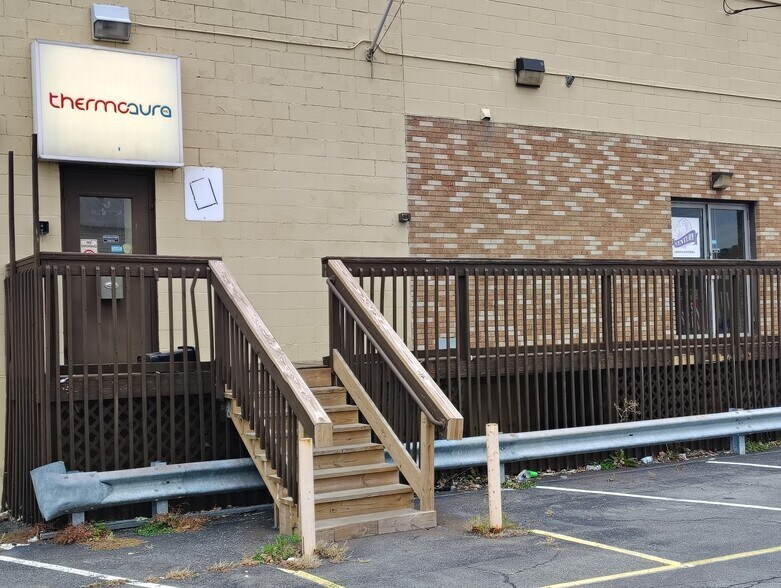 More Photos Of 132 Railroad Ave, Albany Light Distribution For Lease