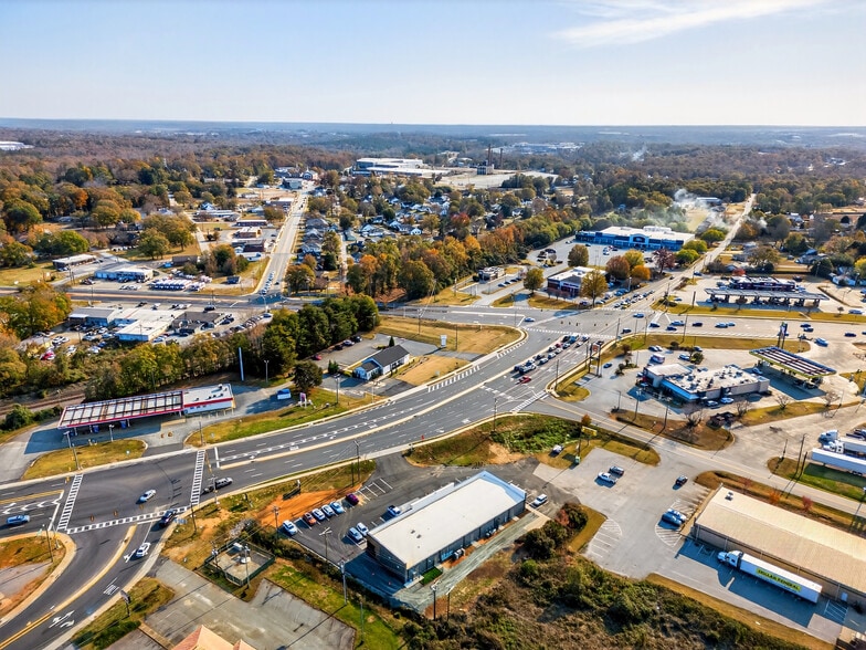 More Photos Of 201-229 Charlotte Hwy, Lyman Unknown For Lease