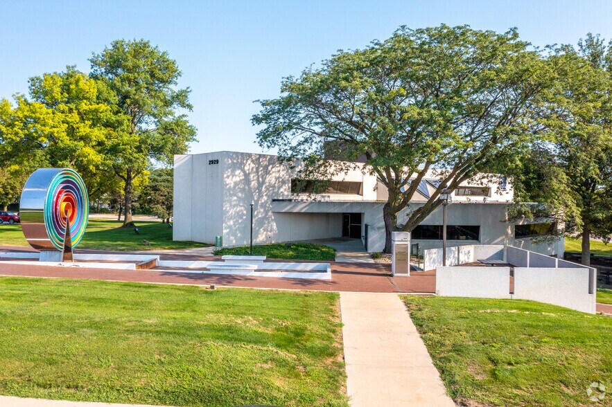 More Photos Of 2929 Westown Pky, West Des Moines Office For Lease