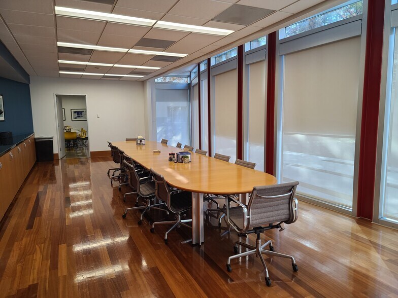 More Photos Of 15635 Jacintoport Blvd, Houston Office For Lease
