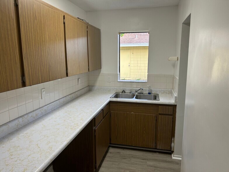 More Photos Of 695 Old Englewood Rd, Englewood Medical For Lease