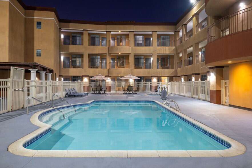 More Photos Of 631 Camino del Rio S, San Diego Hotel For Sale