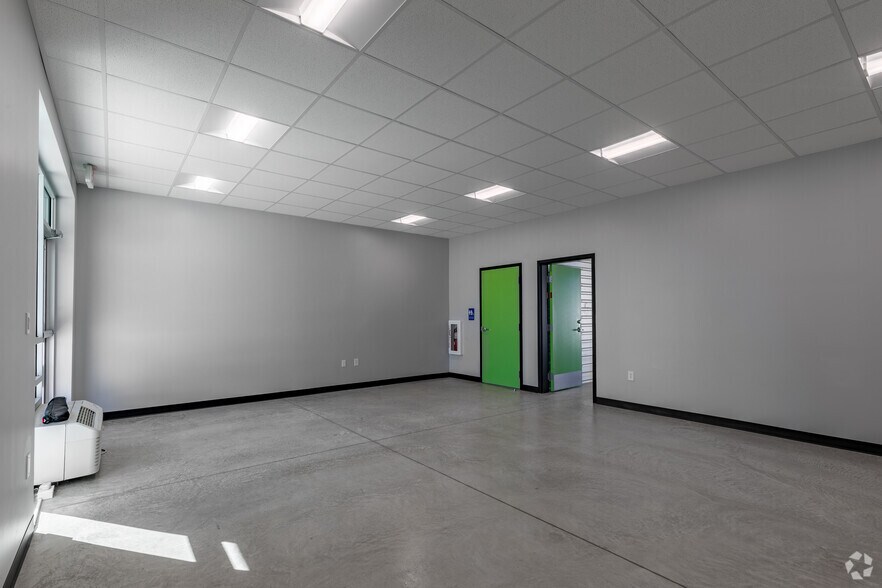 More Photos Of 8114 City Base Landing, San Antonio Unknown For Lease