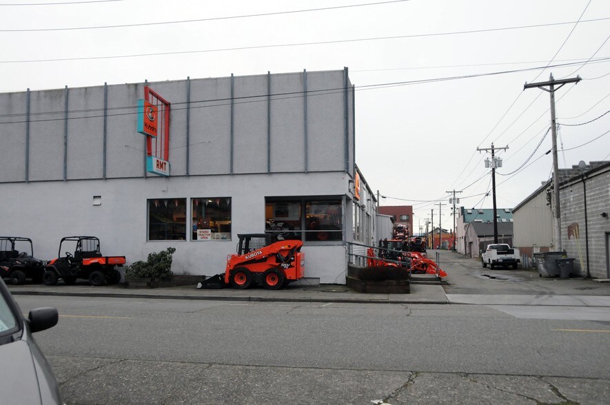 More Photos Of 2811-2815 Virginia Ave, Everett Freestanding For Sale