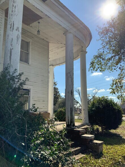 More Photos Of 21 E Jarman St, Hazlehurst Shelter For Sale