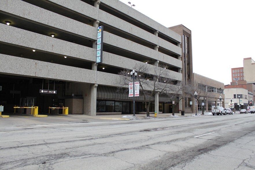 More Photos Of 207 SW Adams St, Peoria Office For Sale