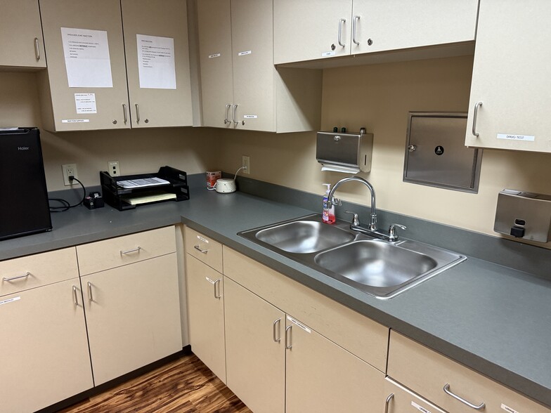 More Photos Of 6400 E Broad St, Columbus Medical For Sale