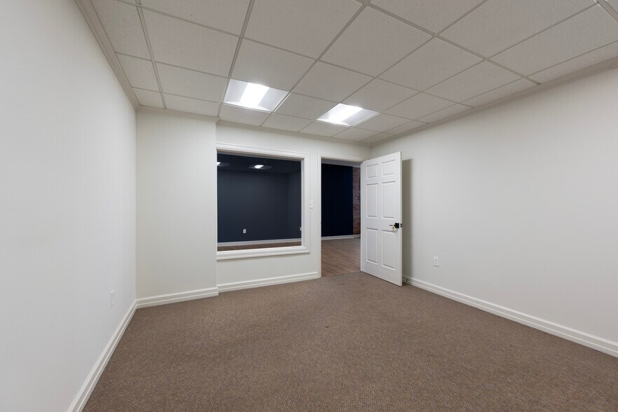 More Photos Of 814 Madison Ave, Covington Office Residential For Lease