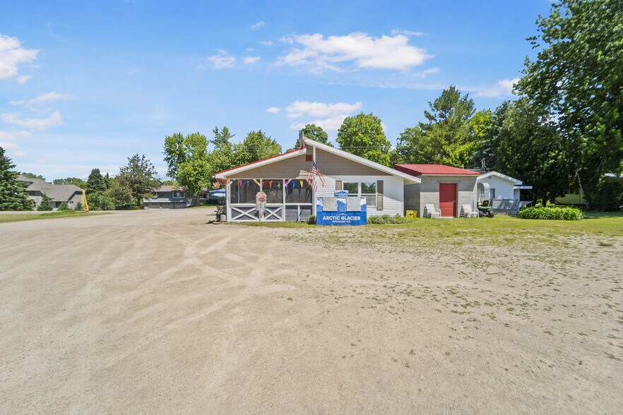 More Photos Of E6659 Wolf River Dr, Fremont General Retail For Sale