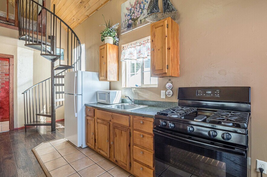 More Photos Of 21221 Baron Lake Dr, Cedaredge Hotel For Sale