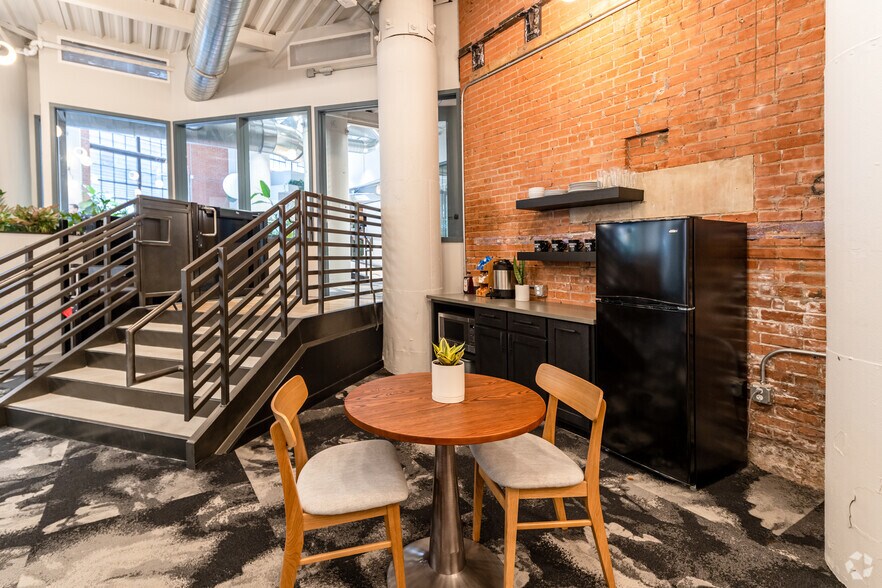 More Photos Of 603 Munger Ave, Dallas Office For Lease