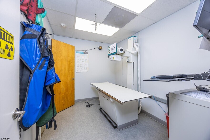 More Photos Of 535 Maple Ave, Linwood Veterinarian Kennel For Lease