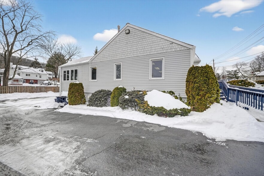 More Photos Of 75 Ramapo Rd, Garnerville Office For Lease