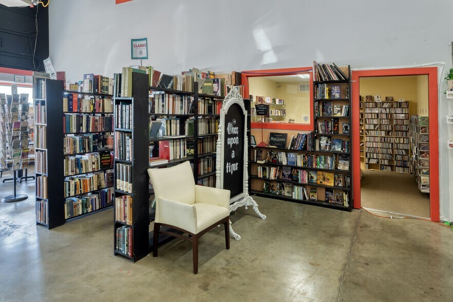 More Photos Of 462 E Henri De Tonti Blvd, Springdale Warehouse For Sale