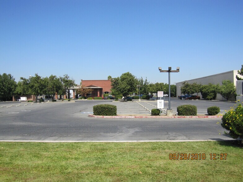 More Photos Of 220 Shaw Ave, Clovis Loft Creative Space For Sale