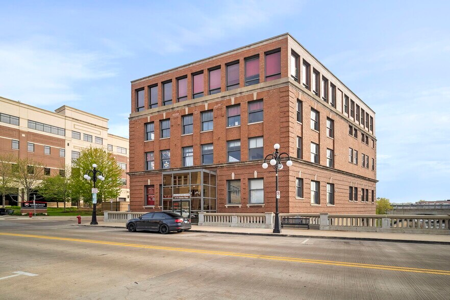 More Photos Of 31 W Downer Pl, Aurora Office For Sale