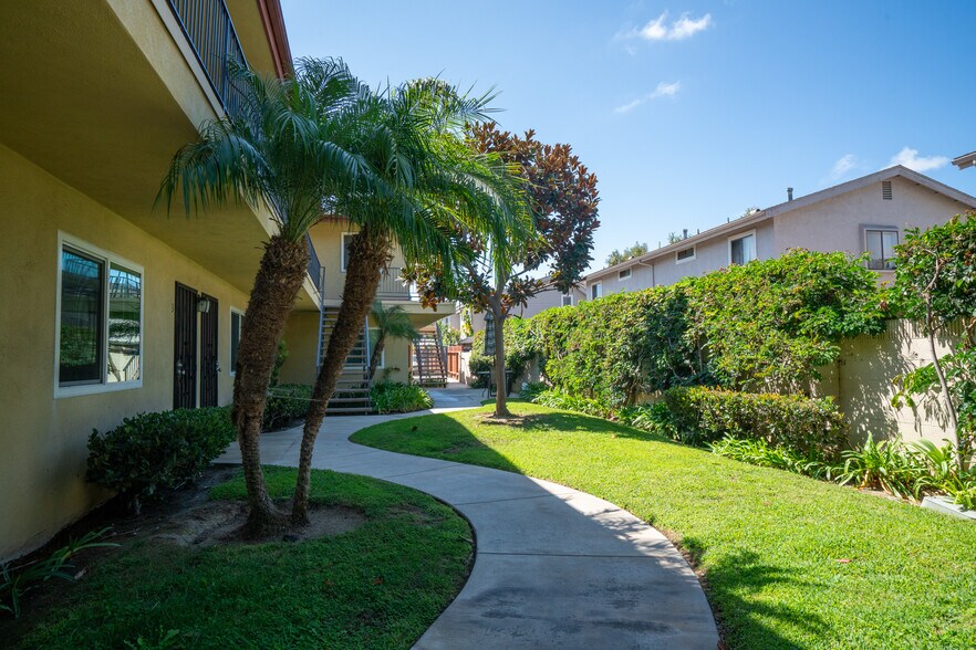 More Photos Of 383 W Wilson St, Costa Mesa Apartments For Sale