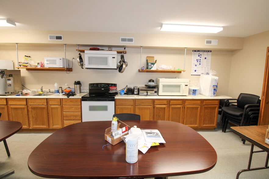 More Photos Of 135 E Front St, Claremont Specialty For Sale