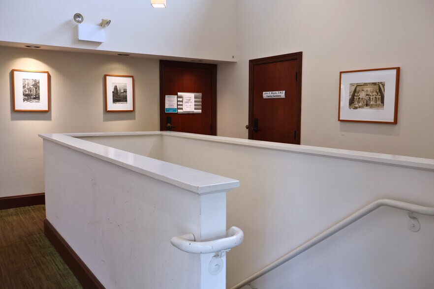 More Photos Of 1108 E Chocolate Ave, Hershey Medical For Sale