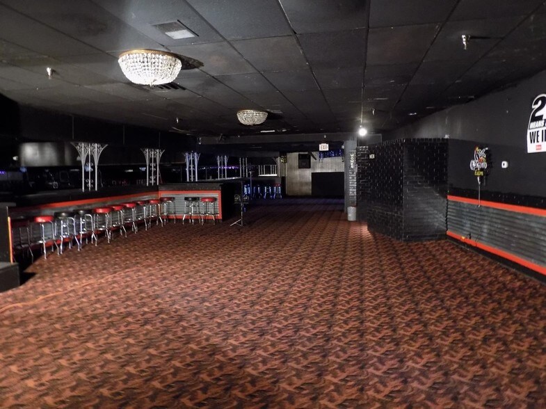 More Photos Of 2403 N Cornell St, Lubbock Bar For Sale