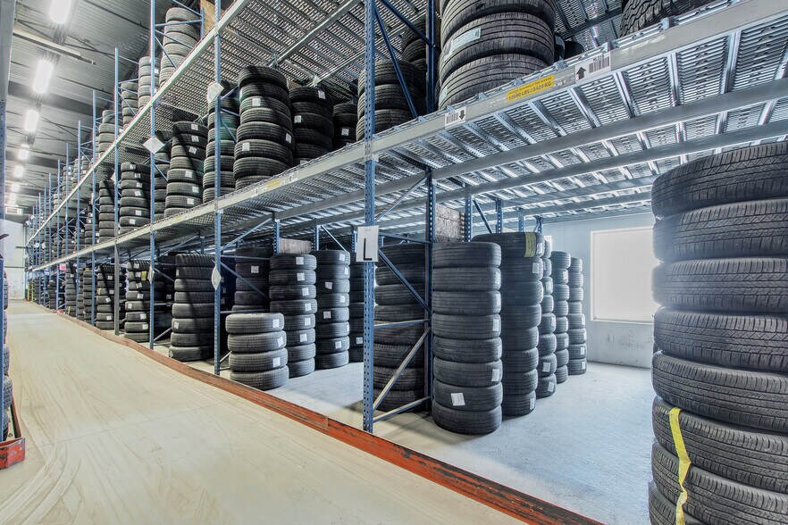 More Photos Of 14410 Rue Rolland-Desjardins, Mirabel Warehouse For Sale