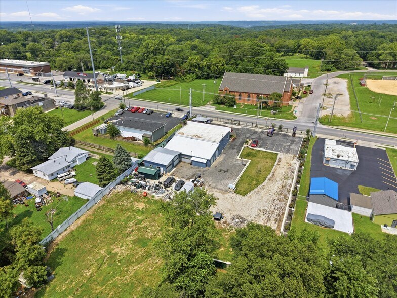 More Photos Of 7511 Leavenworth Rd, Kansas City Auto Repair For Sale