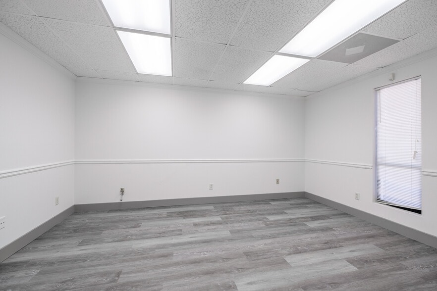 More Photos Of 3205 Industrial Way, Snellville Manufacturing For Sale