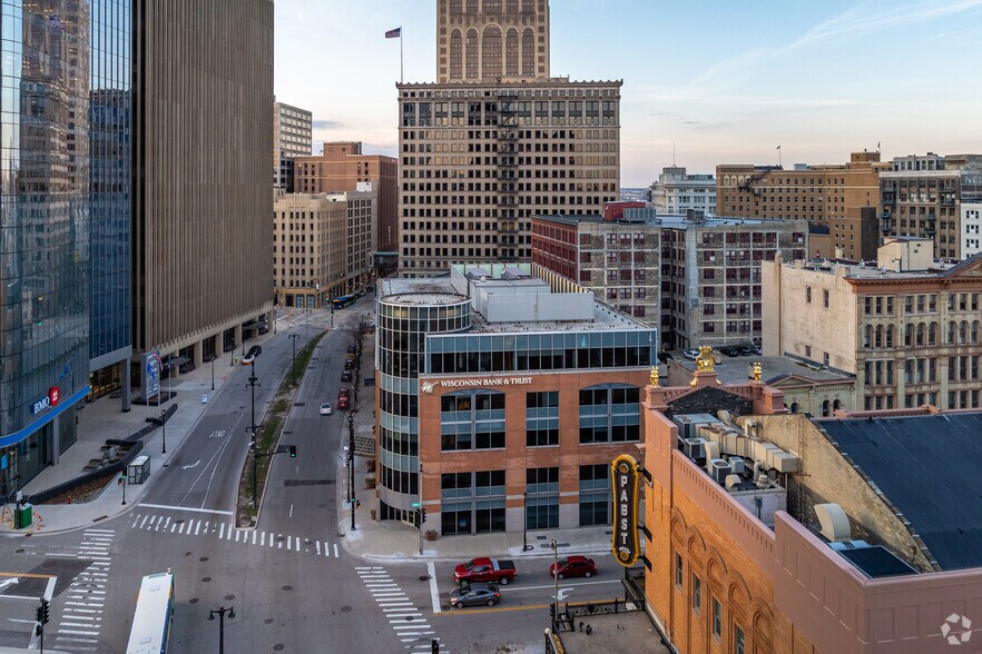 More Photos Of 789 N Water St, Milwaukee Office For Sale