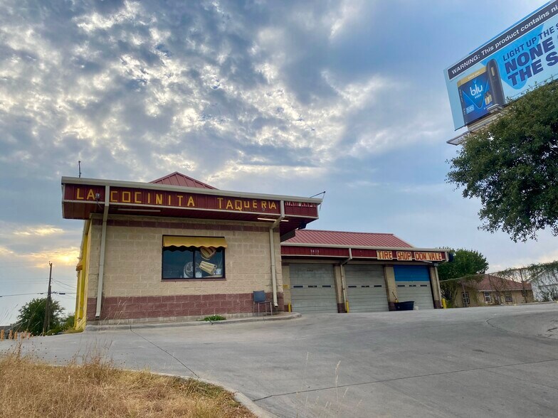 More Photos Of 9415 S RL Thornton Fwy, Dallas General Retail For Sale