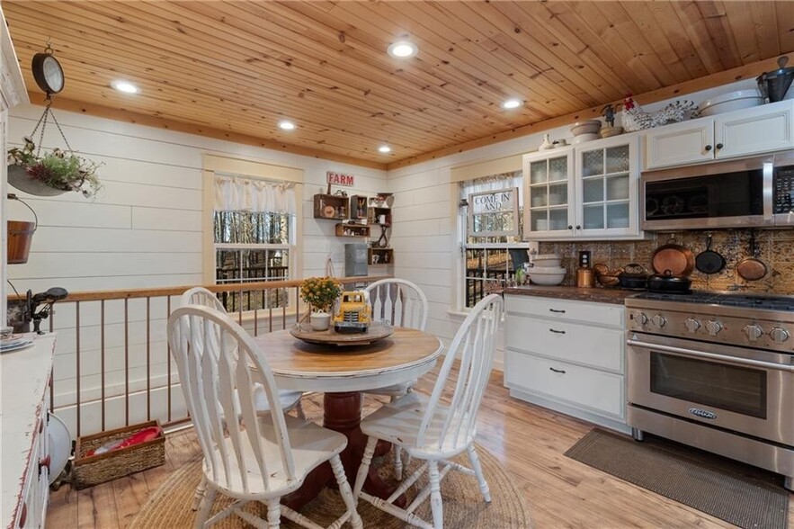 More Photos Of 1387 County Road 306, Berryville Hospitality For Sale