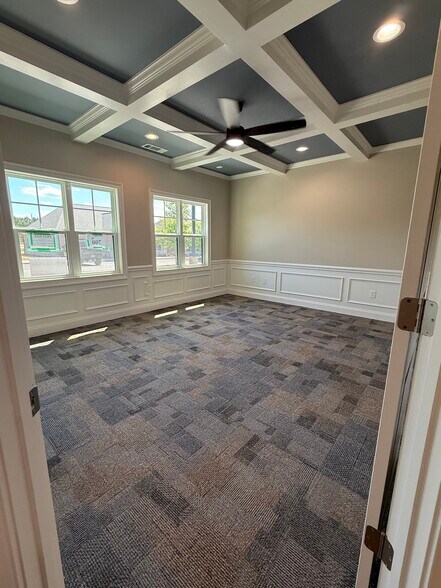 More Photos Of 1060 Garland Dr, Bogart Office For Sale
