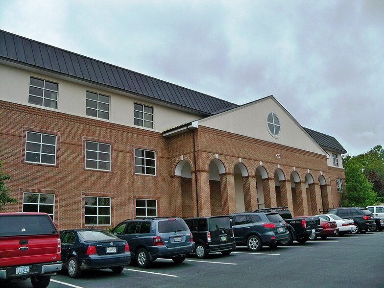 More Photos Of 375 Greenbrier Dr, Charlottesville Office For Lease